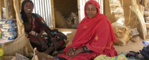 bahay6-women-in-market-at-oure-cassoni-camp-celeste-hicks-chad-620x250